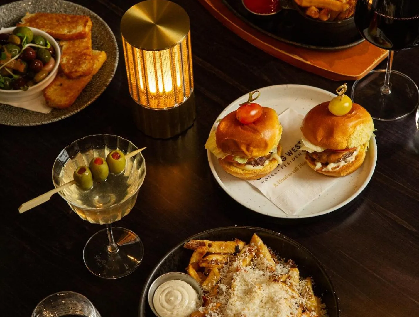 One King West Hotel And Residence Toronto 4*,