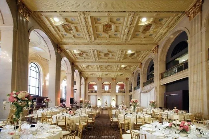 One King West Hotel And Residence Toronto 4*,
