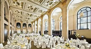 One King West Hotel And Residence Торонто 4*,