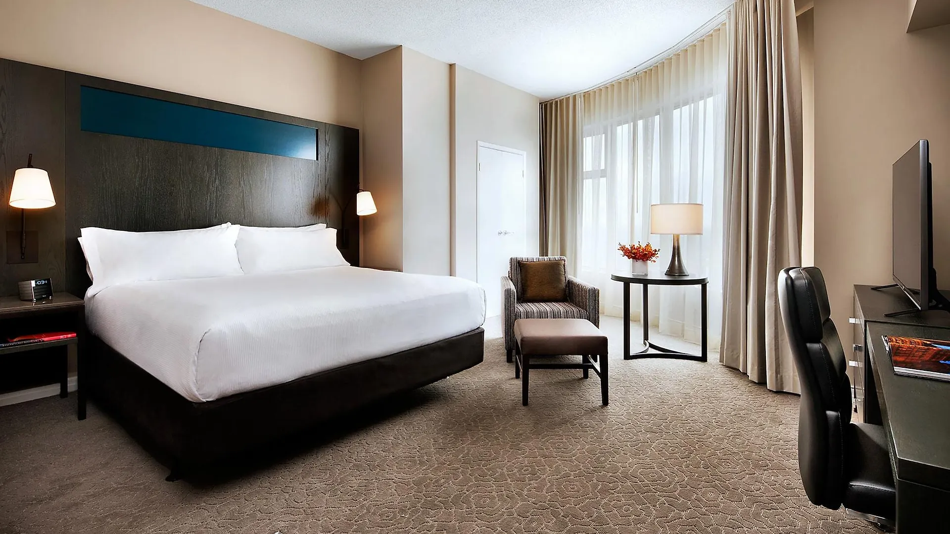 One King West Hotel And Residence Торонто