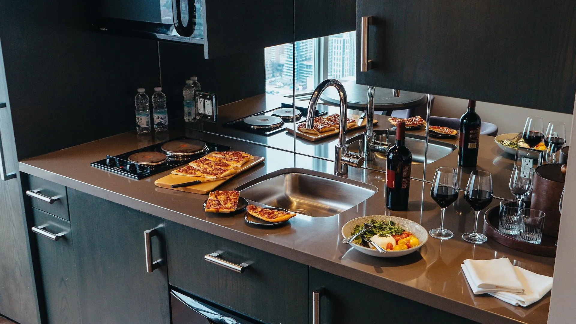One King West Hotel And Residence Торонто