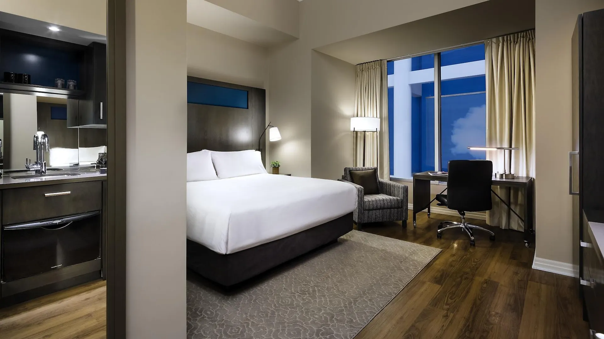 ****  One King West Hotel And Residence Торонто Канада
