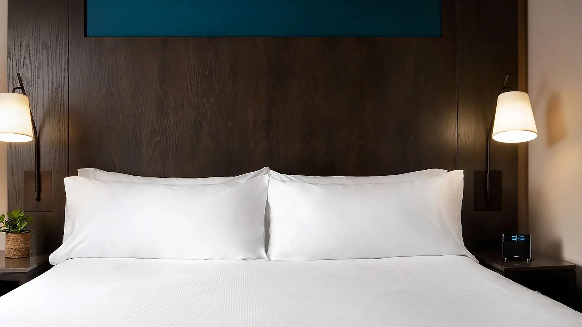 One King West Hotel And Residence Торонто