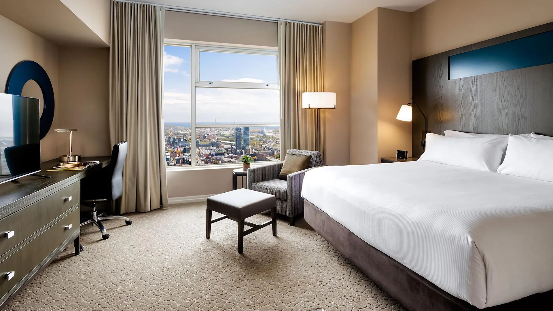 One King West Hotel And Residence Торонто