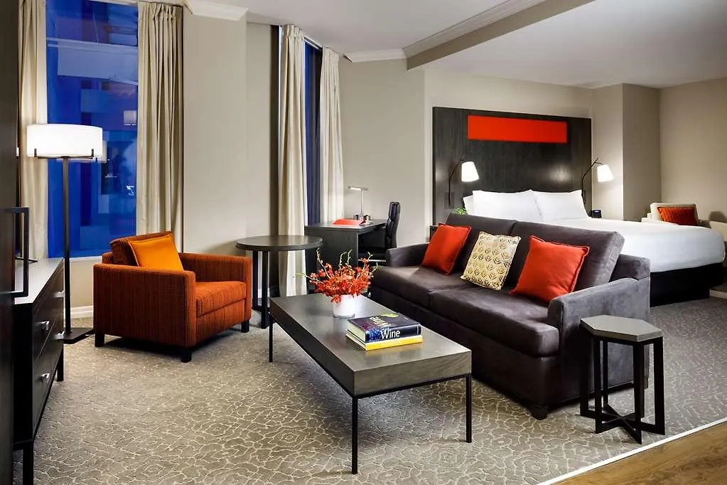 One King West Hotel And Residence Торонто 4*,