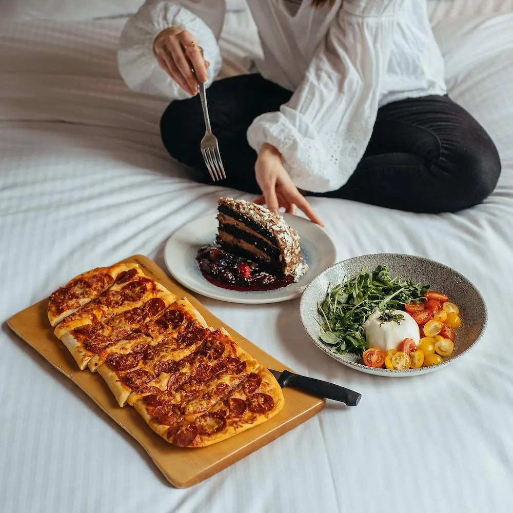 ****  One King West Hotel And Residence Торонто Канада