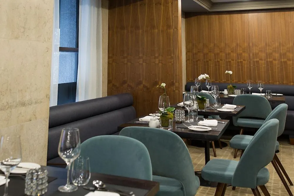 One King West Hotel And Residence Торонто