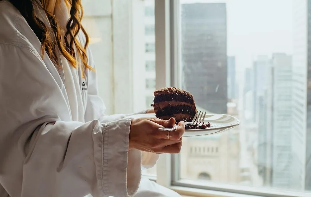 One King West Hotel And Residence Торонто