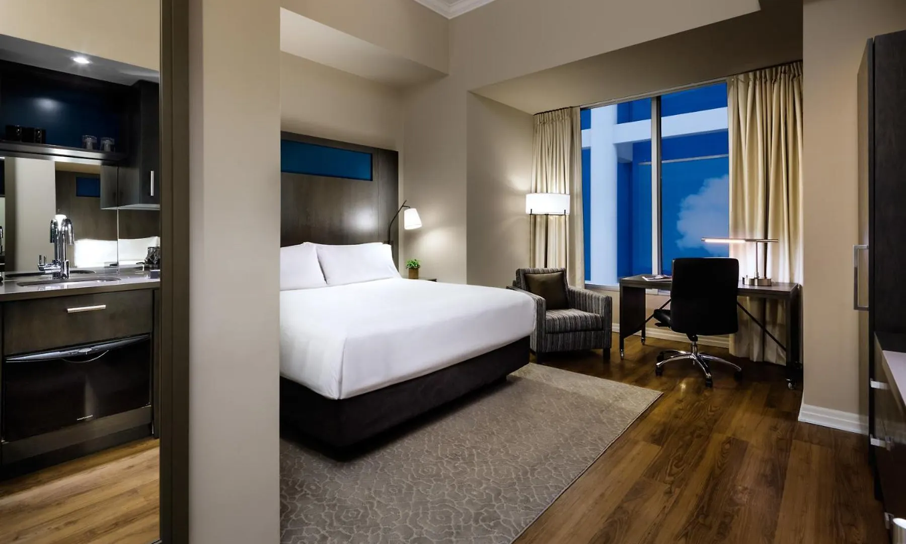 ****  One King West Hotel And Residence Торонто Канада