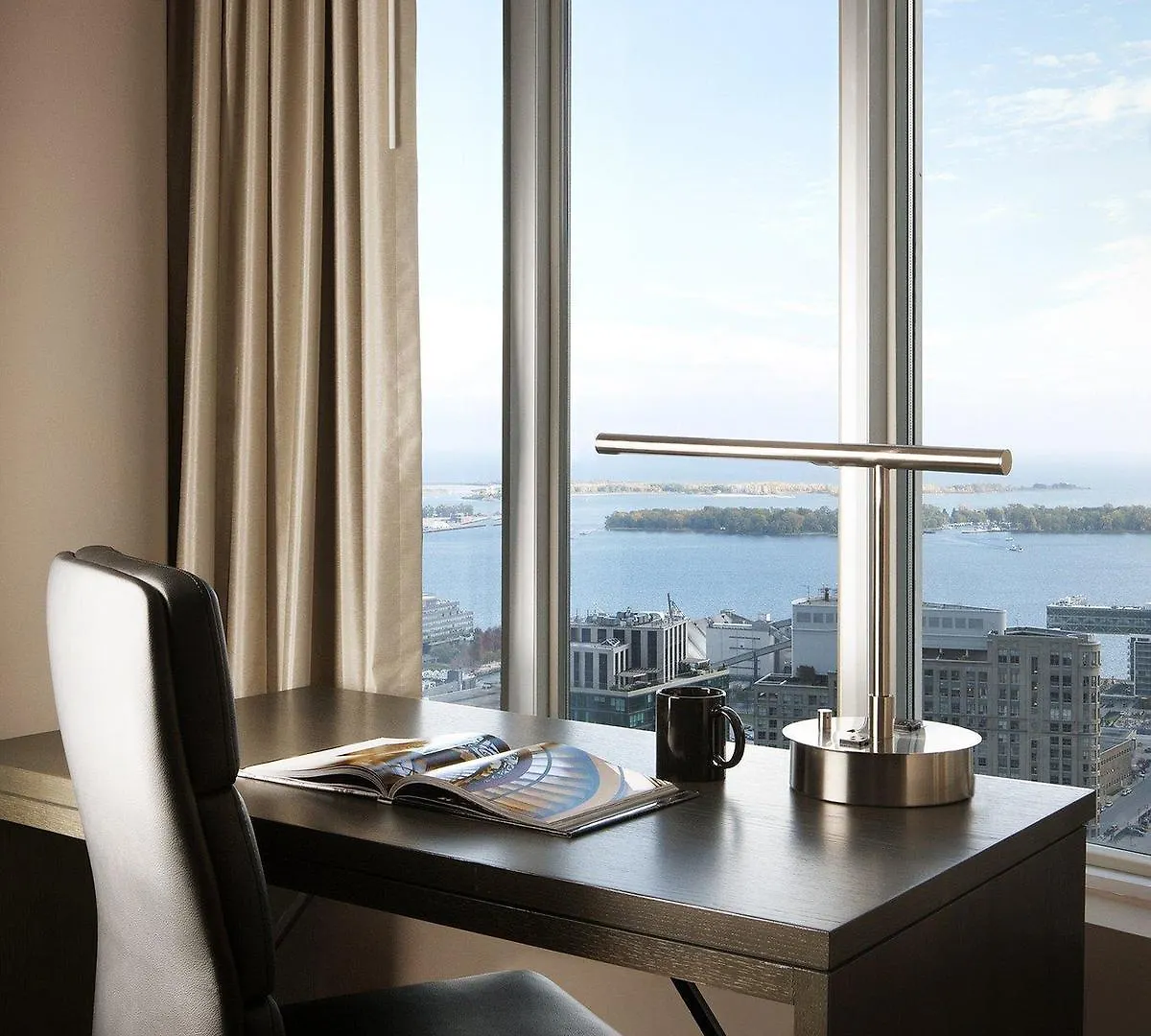 One King West Hotel And Residence Торонто