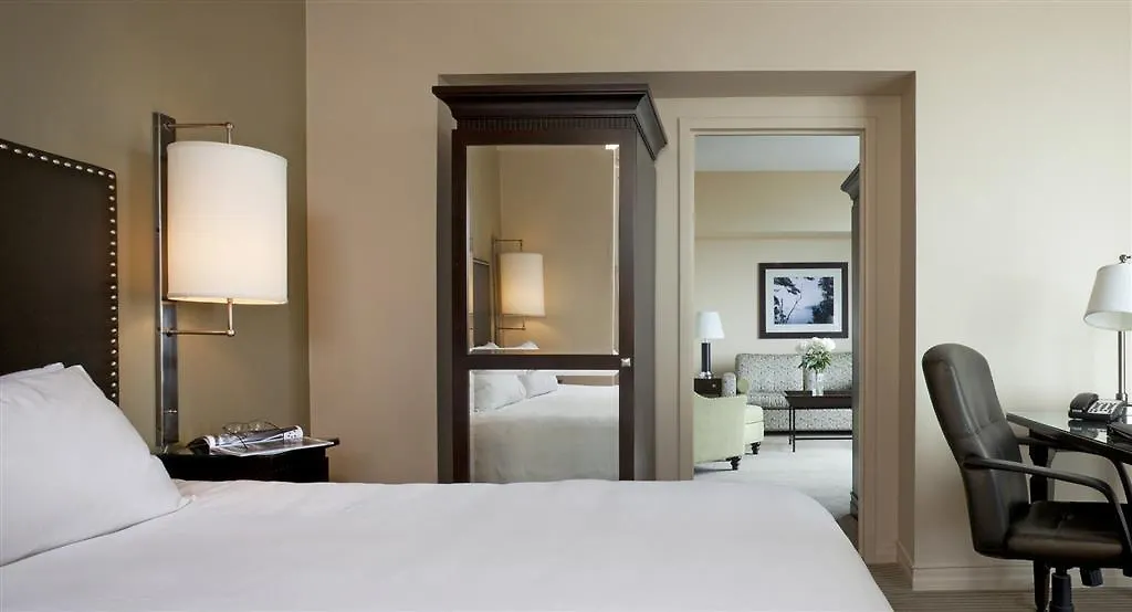 One King West Hotel And Residence Торонто