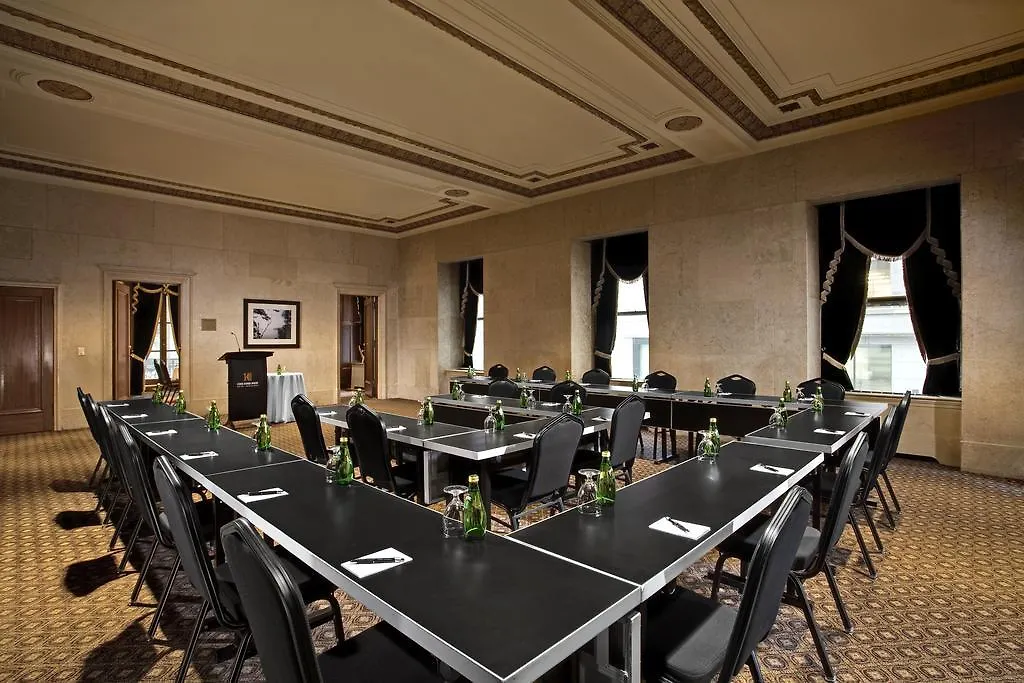 One King West Hotel And Residence Торонто