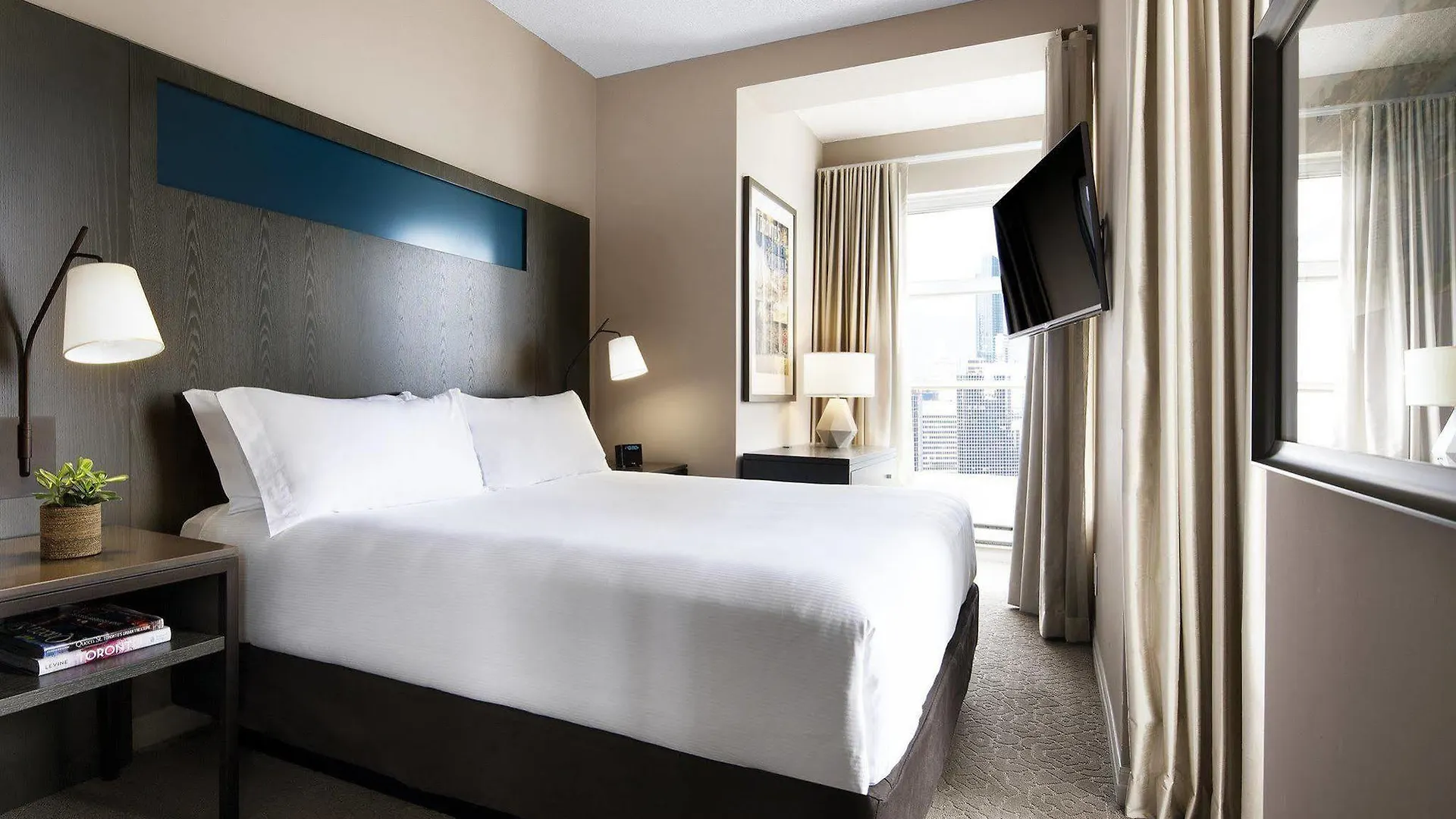 One King West Hotel And Residence Торонто