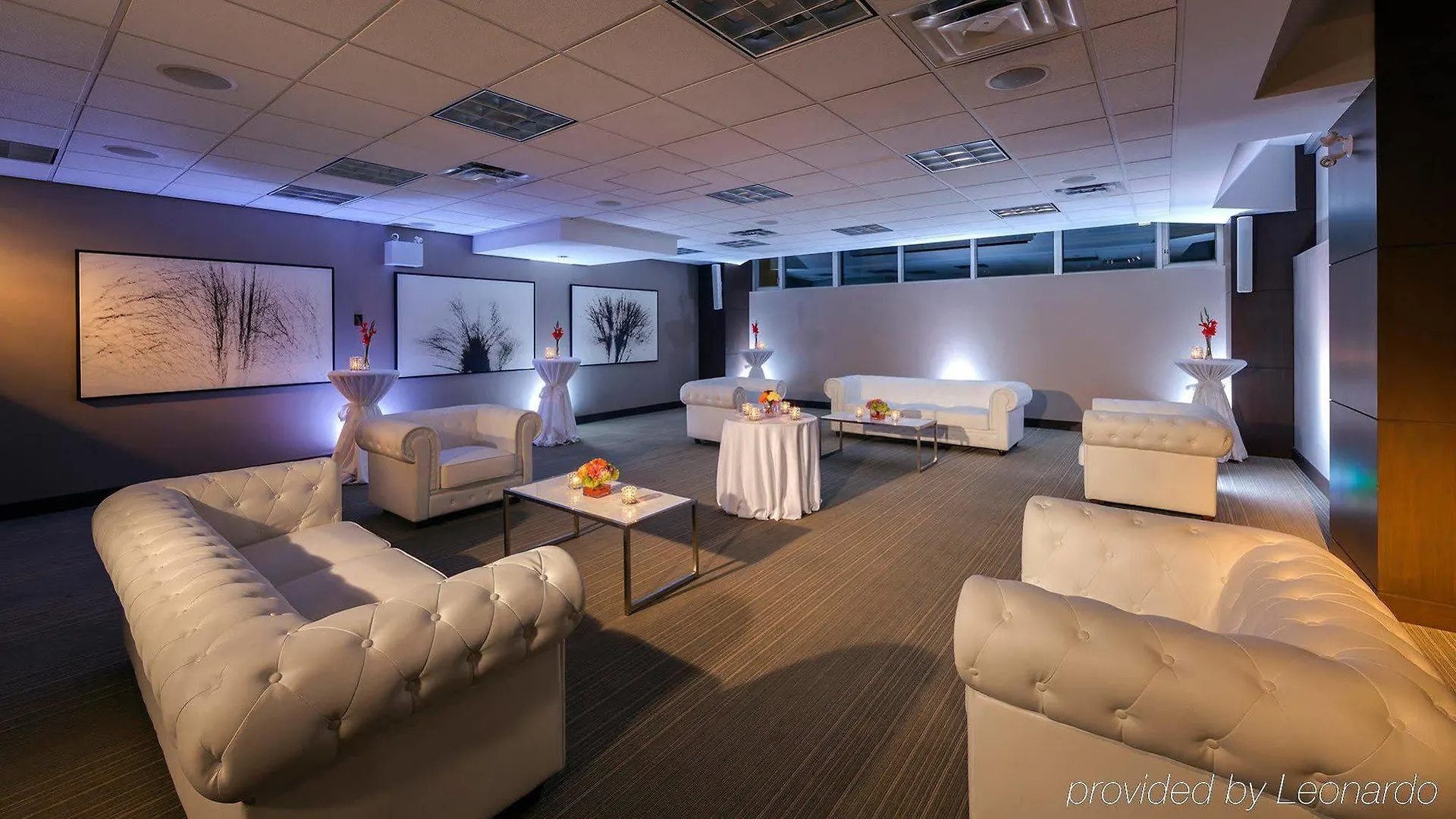 One King West Hotel And Residence Торонто