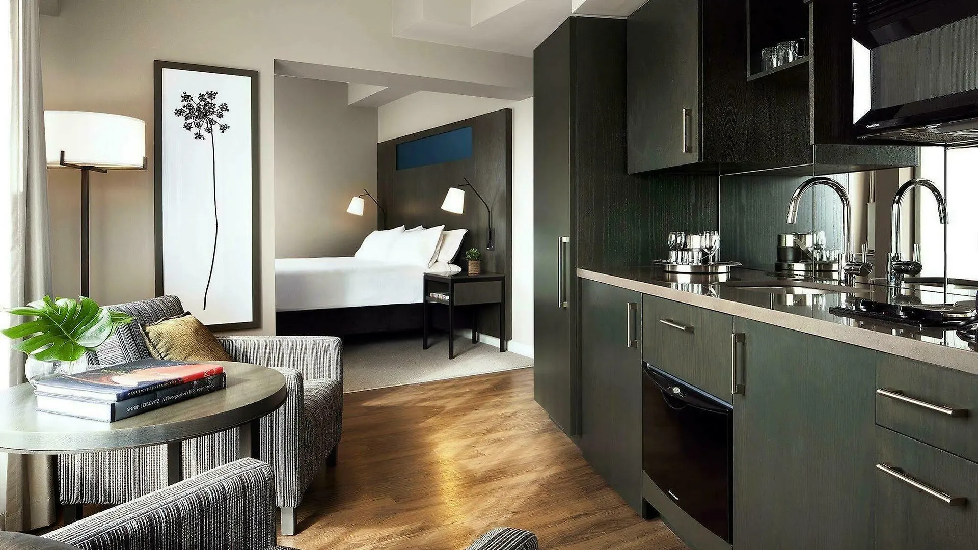 One King West Hotel And Residence Торонто 4*,  Канада