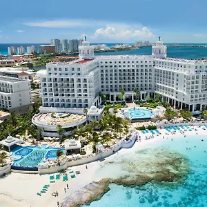 https://riu-palace-las-americas.quintano-roohotels.com