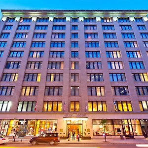 **** Otel Le Square Phillips & Kanada